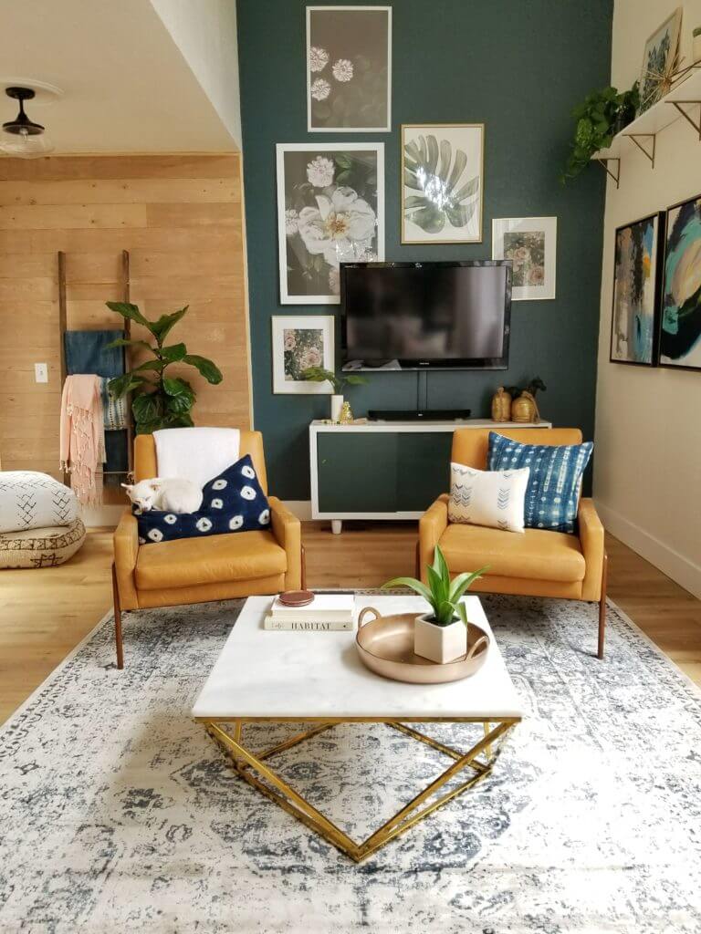 green accent wall